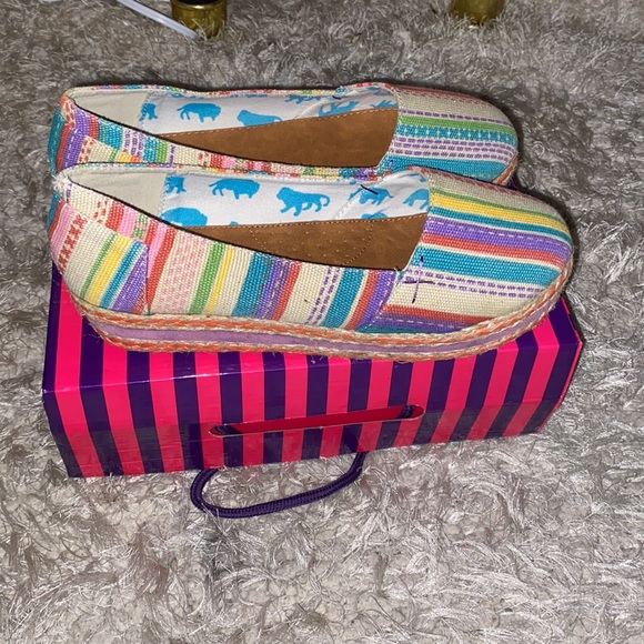 Yoki Slip Ons - Picture 3 of 3